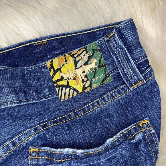 Levi’s asymmetrical vent distressed/patch works denim skirt sz 3 - Picture 3 of 7